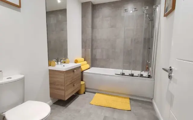 Stunning River View 2-bed Apartment in Perth