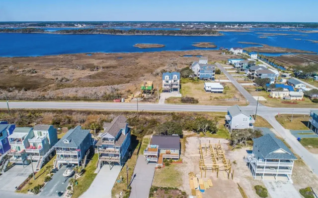 In Good Sands by Topsail Realty