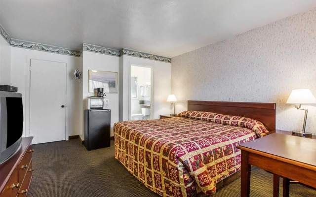 Monterey Fairgrounds Inn