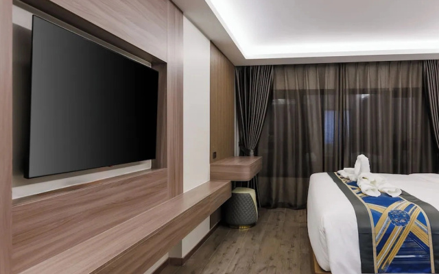 Marquis Hotel