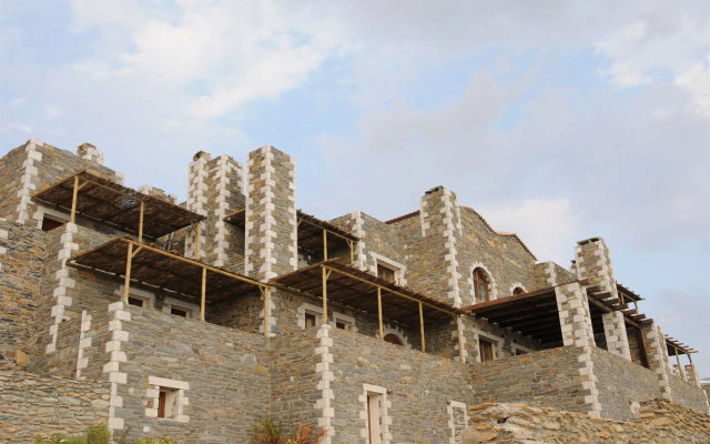 Porto Mani Suites