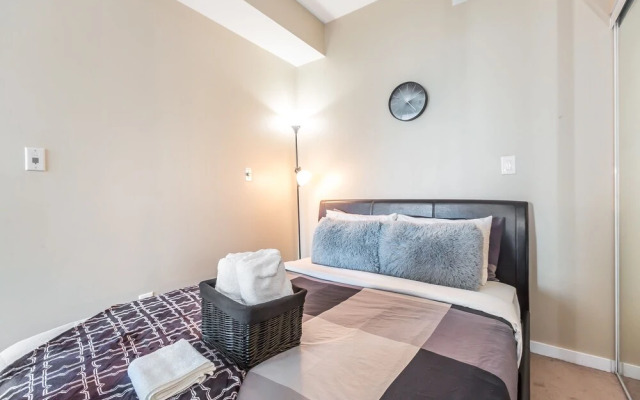 Bremner Condos - Maple Leaf Square