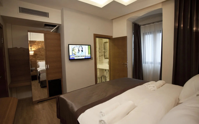 Pera Line Hotel