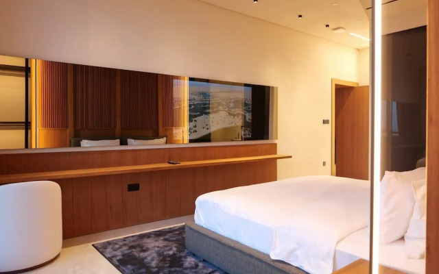 High End 4BR Penthouse With Private Pool and Skyline Views