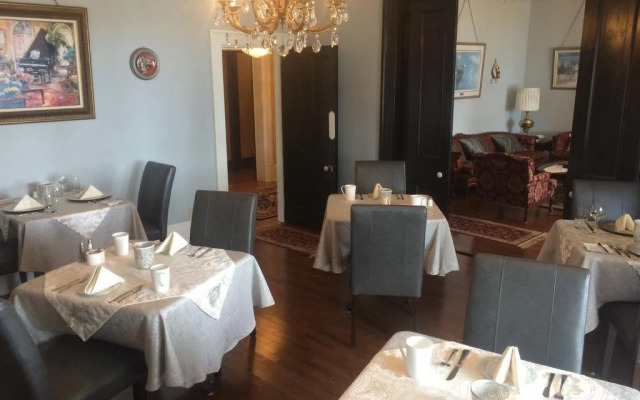 Rose Manor Inn B & B