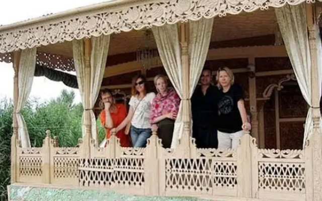 Shahbaaz Group of Houseboats