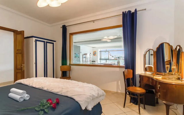 A Magnificent Sunny Seafront Apart Sliema