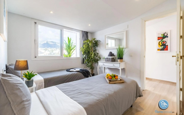 HomeAbroad Apartments - Ático Deluxe Fuengirola with FREE Parking