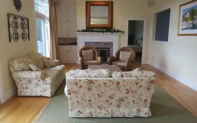 41 Mooncussers Lane - Five Bedroom House