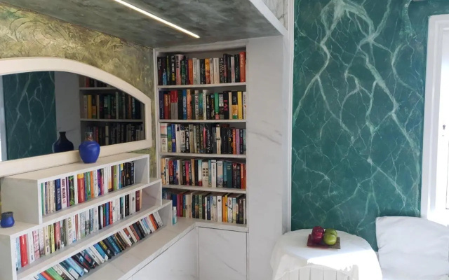 One Private Studio with Stunning Full Sea View, Shared Pool and AC