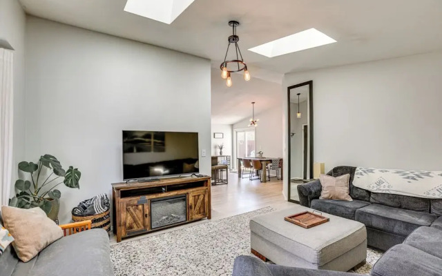 Family-friendly Home w/ Fire Pit in Bend!