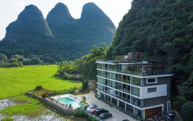 Yangshuo 1Q84 Tree Hotel
