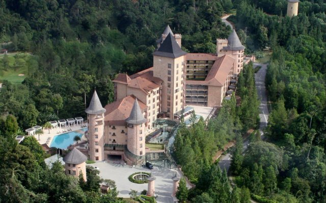 The Chateau Spa & Wellness Resort in Bukit Tinggi, Malaysia from 182$, photos, reviews - zenhotels.com hotel front