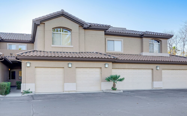 Golf Course Views! Relaxing & Convenient Mesa Unit