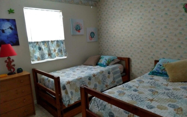 Surf Crestge 12 - 3 Br Cabin