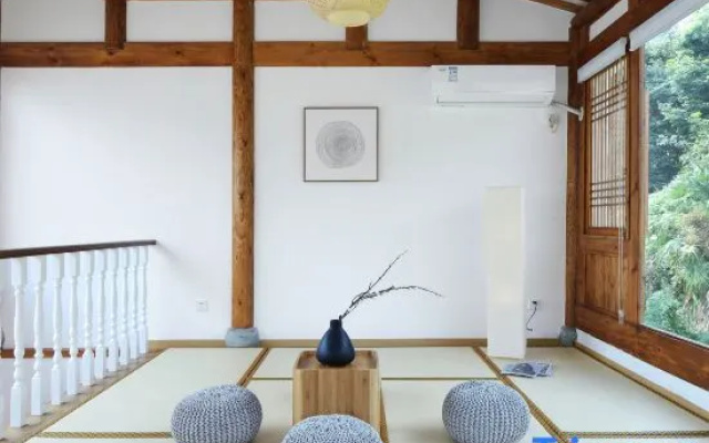 Dujiangyan Floating Spa Resort Villa