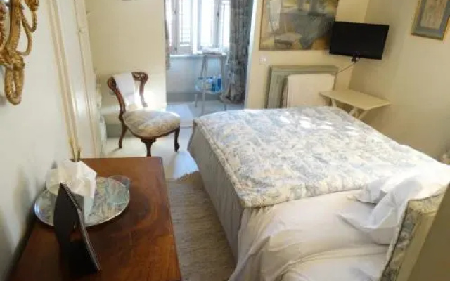 Hurlingham Bed  Breakfast