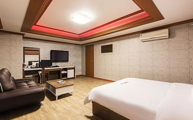 Academy Motel