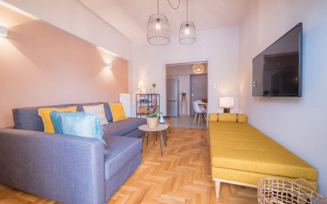 Brand new apartment touching Acropolis