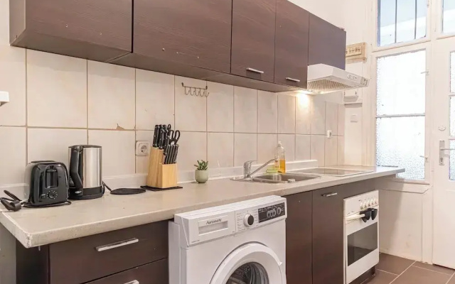 1BR Apt Near Westbahnhof Station