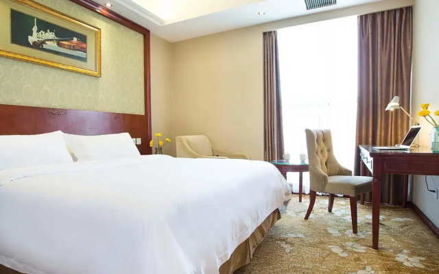 Vienna Hotel (Chengdu Convention and Exhibition Center Huayang Metro Station)
