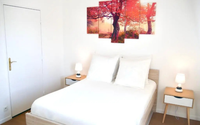 Le Petit Soleil de Corbeil (Adults Only)