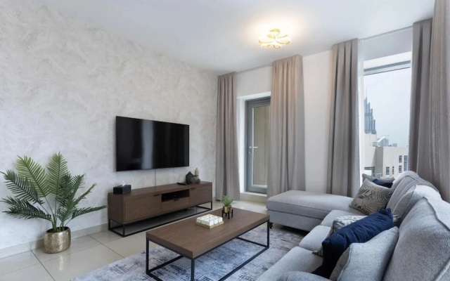 Luxury 2BR Downtown Apt With Burj Khalifa View