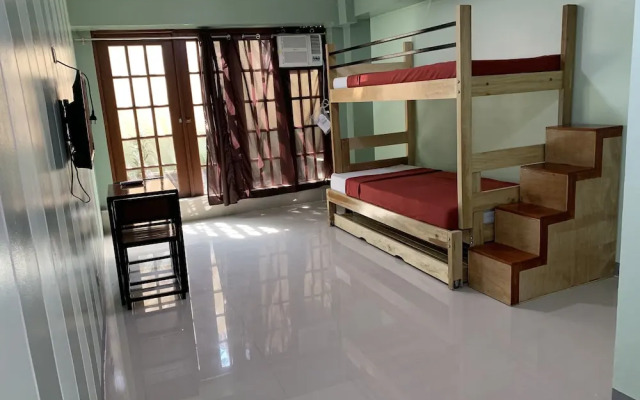 Beinte Singko de Marso Apartments
