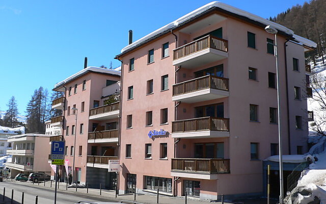 Отель Chesa Sur Ova 30 - Two Bedroom Швейцария, Санкт-Мориц - отзывы, цены и фото номеров - забронировать отель Chesa Sur Ova 30 - Two Bedroom онлайн вид на фасад
