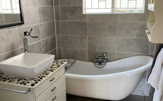 A Homely 2-bed Apartment in West Acres