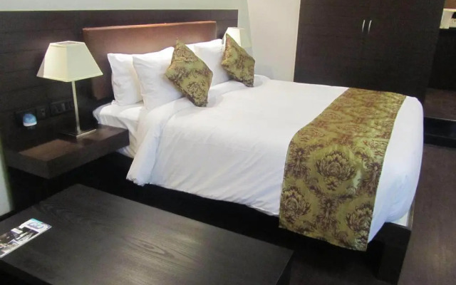 Zip by Spree Hotel at Woodrose Club