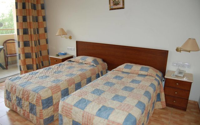 Moniatis Hotel in Limassol, Cyprus from 76$, photos, reviews - zenhotels.com guestroom