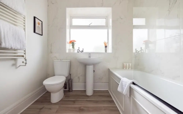 The Hendon Escape - Elegant 3bdr Flat