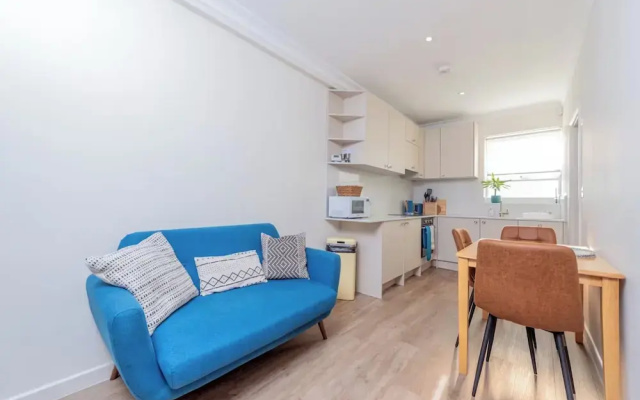 4 Guests - 20min to London - Free Parking - Petsok