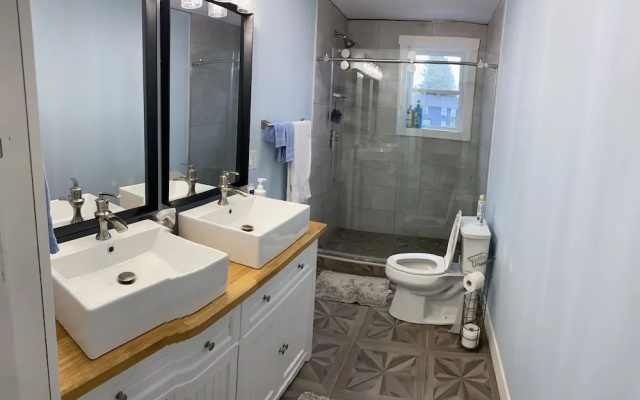 1st Class Rentals The Thurman Munson House