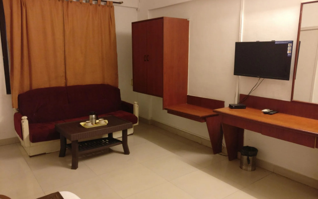 OYO 1065 Hotel HMR Royal Inn