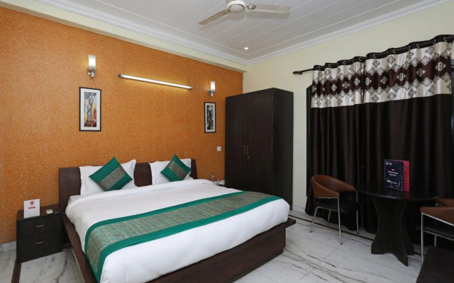 Oyo 11606 Hotel Diplomat Residency