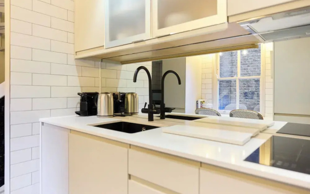 The Kensington Designer's Retreat -1bdr Flat