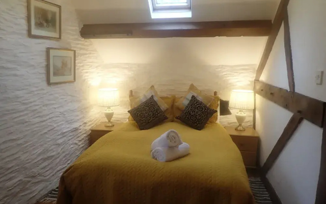 Beautiful 15th Century Watermill - Lovely Location