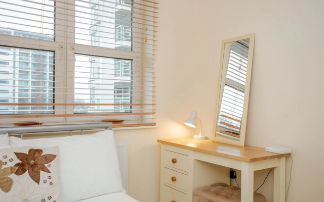 2 Bedroom Balcony Apartment In Putney