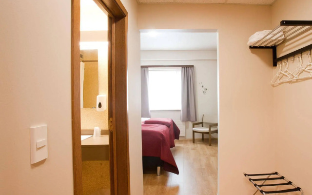 Airport Inn