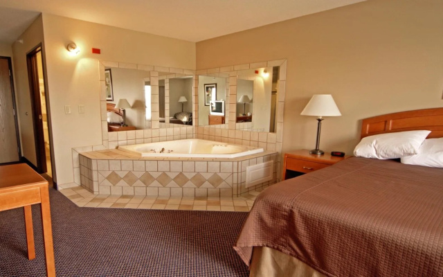 Paola Inn and Suites