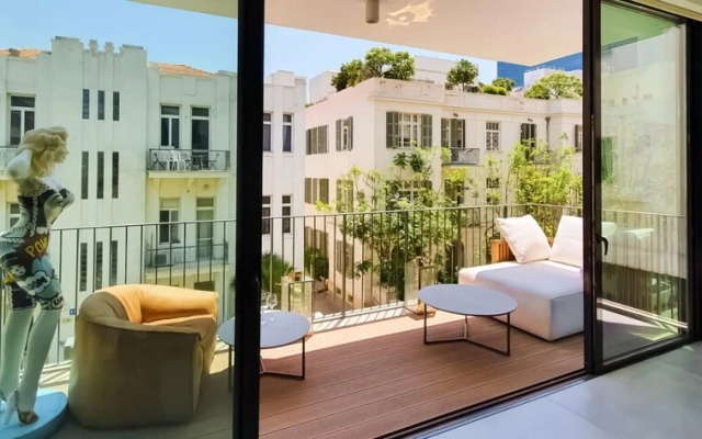 Yavne Brillant in Tel Aviv-yafo