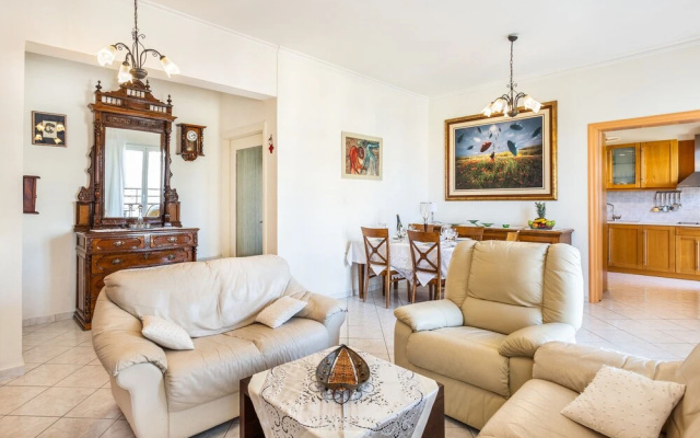 Ranias Luxurious Apartment