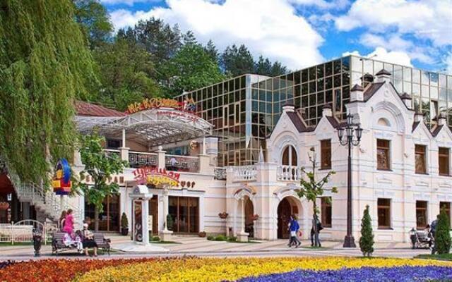 Гостиница Корона в Кисловодске - отзывы Кисловодск вид на фасад