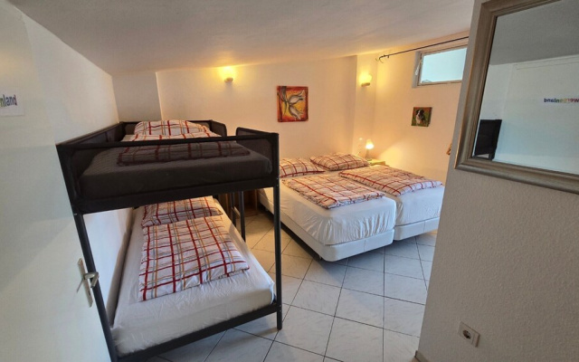Mobile Home im Ferienpark mit Seezugang