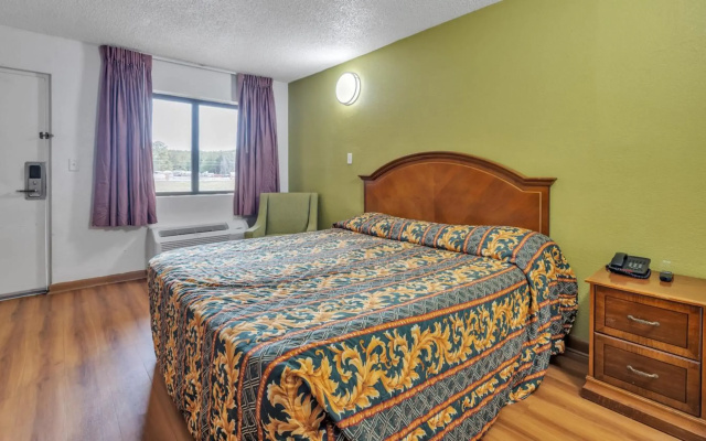 Studios and Suites 4 Less Emporia