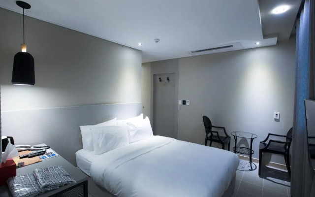 Hotel Millhaus Shinchon