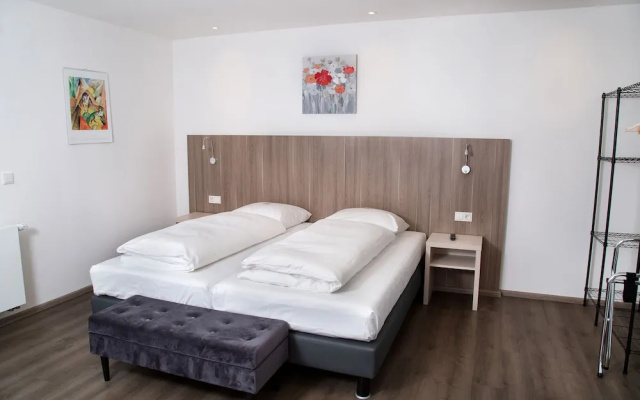 Bistro Hotel & Boarding House Seven Days Kirchheim