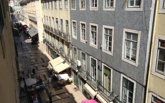 Lisbon Happy Hostel Лиссабон вид на фасад